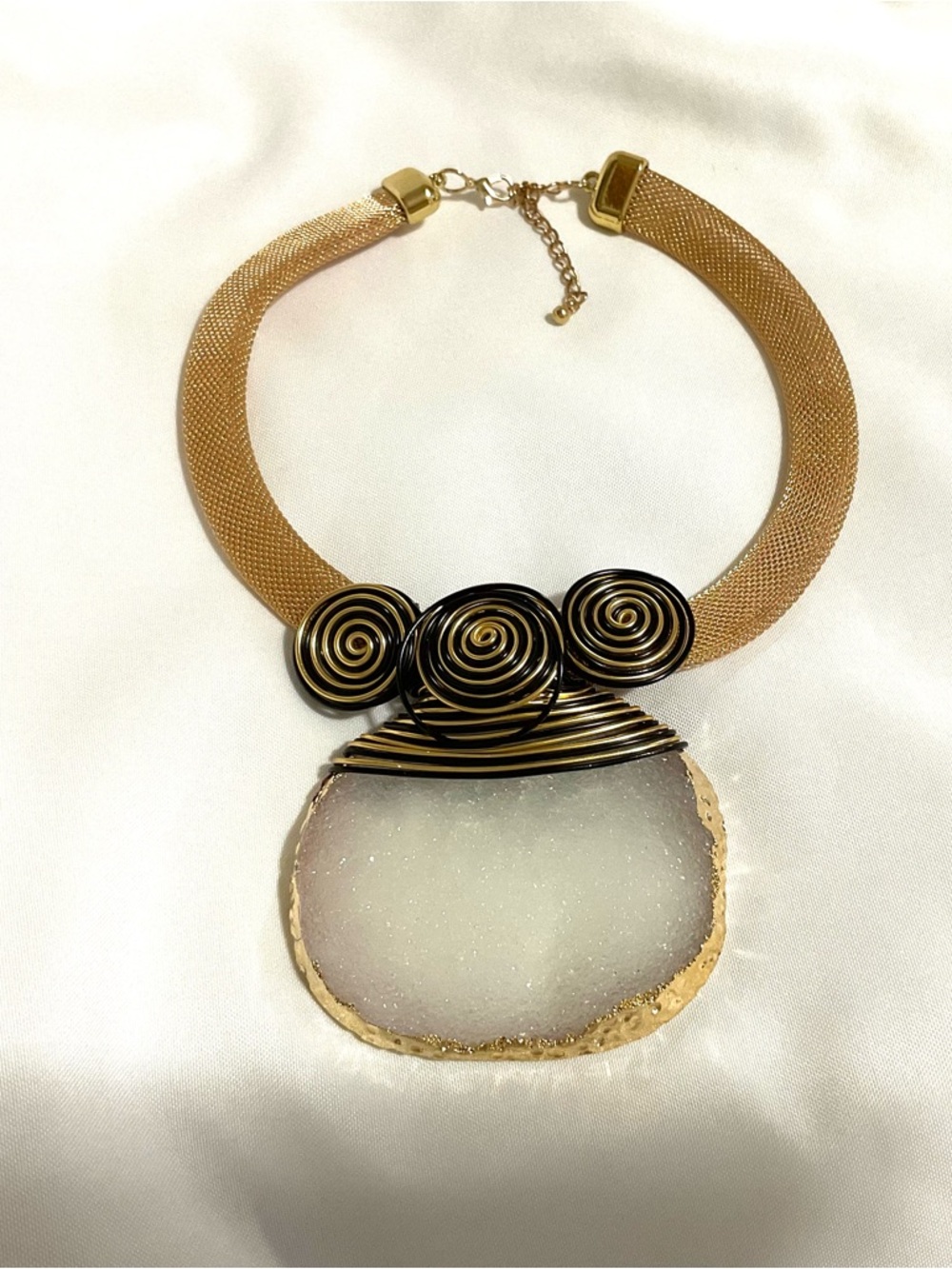 ELENOR PECTORAL DRUZY SYNTHETIC STONE Statement NECKLACE